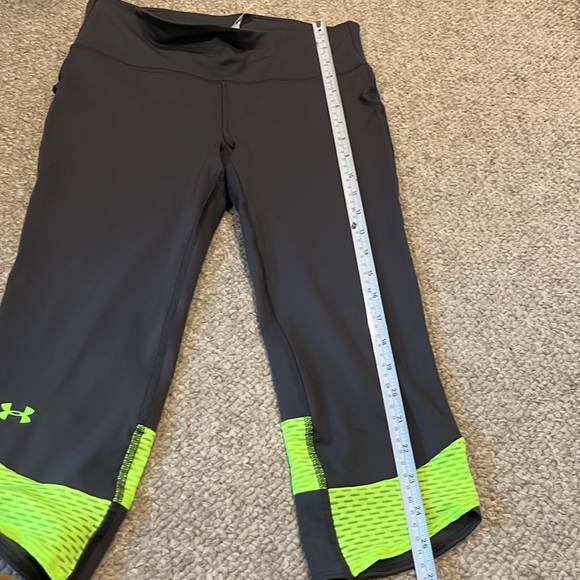 Under Armour Heat Gear Capri Leggings - Picture 7 of 7